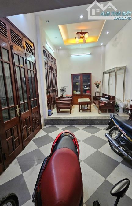 Cho thuê nhà Giảng Võ Ba Đình. DT 45m2, 5 tầng. Full đồ, gia đình thuê. Giá 16 triệu