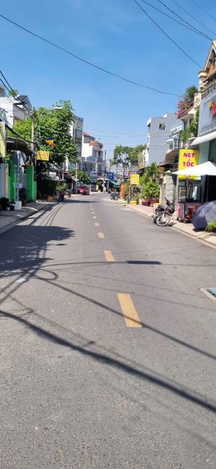 Nhà đẹp anh ninh ngay cạnh đường Tô Ngọc Vân giá hơn 3 tỷ chủ chuyển nhà đến ở gần con.