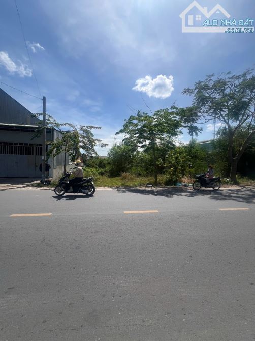 Hơn 2 Sào có thổ cư mặt tiền đường Hùng Vuong  Long Thọ Nhơn Trạch  Gi.á