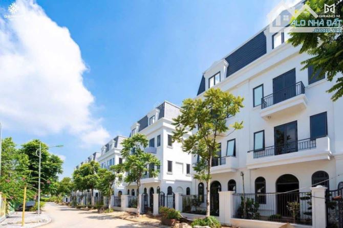 BÁN GẤP LIỀN KỀ SHOPHOUSE ĐƯỜNG PHẠM VĂN ĐỒNG, XUÂN ĐỈNH 156M2 X 5 TẦNG LÔ GÓC