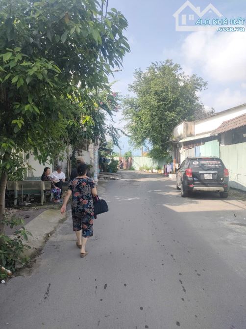 "Bán nhà phố đẹp gấp   539 Đỗ Xuân Hợp, Phước Long B, Quận 9, TP. Thủ Đức.