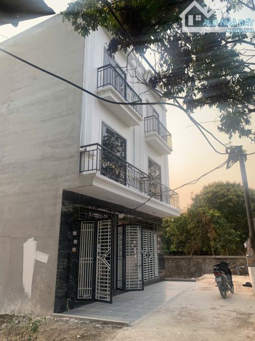 BÁN NHÀ ĐẸP 3Tx72m2, GẦN QL6A, TRƯỜNG C1,C2 CHÚC SƠN, GIÁ 3ty55