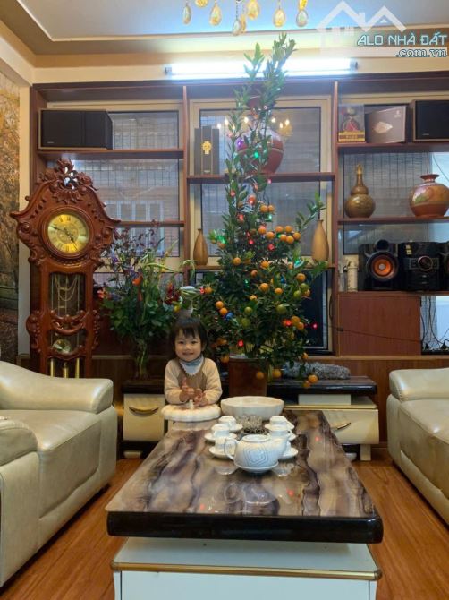 Kim Giang DT 40M  5 TẦNG MT 3.5M GIÁ  9.4 tỷ PHÂN LÔ Ô TÔ KINH DOANH ĐỈNH