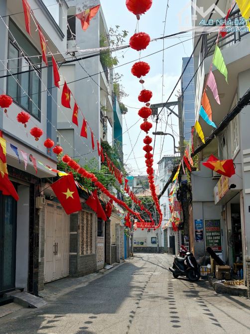 HXH - HOÀNG HOA THÁM - PHÚ NHUẬN - NHÀ 3 TẦNG - 67M2 - NGANG 4.1M - CHỈ NHỈNH 8T TL