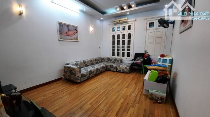 Bán nhà trung tâm phường Định Công
