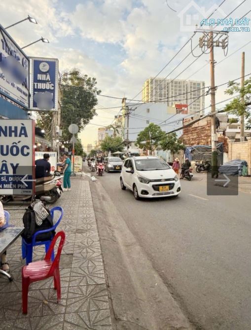 Mặt tiền KD Âu Dương Lân, P.3, Q.8, DT: 108m2, ba lầu, giá 18 tỷ 5.