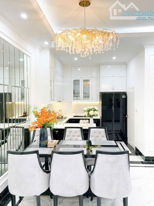 BÁN NHÀ PHỐ MỄ TRÌ Ô TÔ TRÁNH VỈA HÈ RỘNG DT 53M 5T MT 5M GIÁ 13,9 TỶ