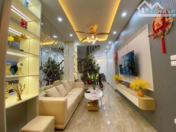 Bán nhà Hà Kế Tấn - Phương Liệt , DT:43m2 , Giá hơn 8.1 tỷ, oto gần