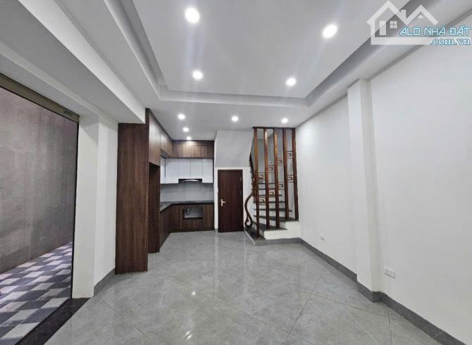 Bán nhà Đàm Quang Trung, Long Biên 42m2, 5 tầng, mt 7.4m, 10m ra ô tô , 6.95 tỷ
