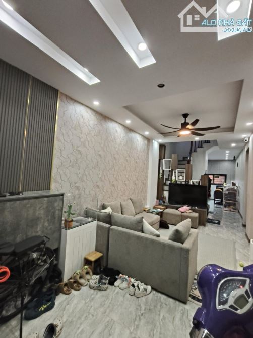 Bán nhà Phố Vọng –Đại La, sổ phân lô, gần bãi xe gửi ô tô 50m, hai mặt ngõ giá 7.5 tỷ