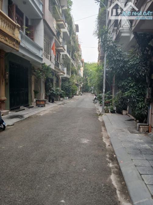 Bán nhà kđt Định Công, ô tô tránh, có vỉa hè. Ô chờ thang máy