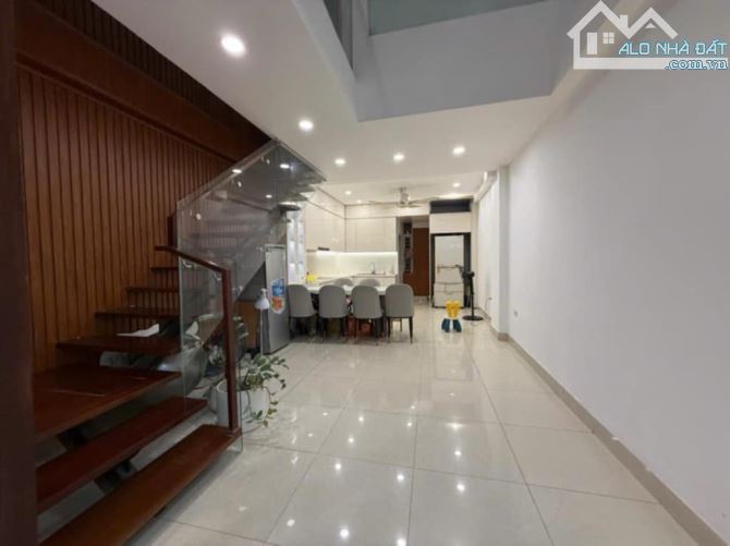 BÁN NHÀ MẶT PHỐ MAI DỊCH – VỈA HÈ RỘNG – ĐƯỜNG 3 Ô TÔ TRÁNH – THANG MÁY – 2 MẶT THOÁNG