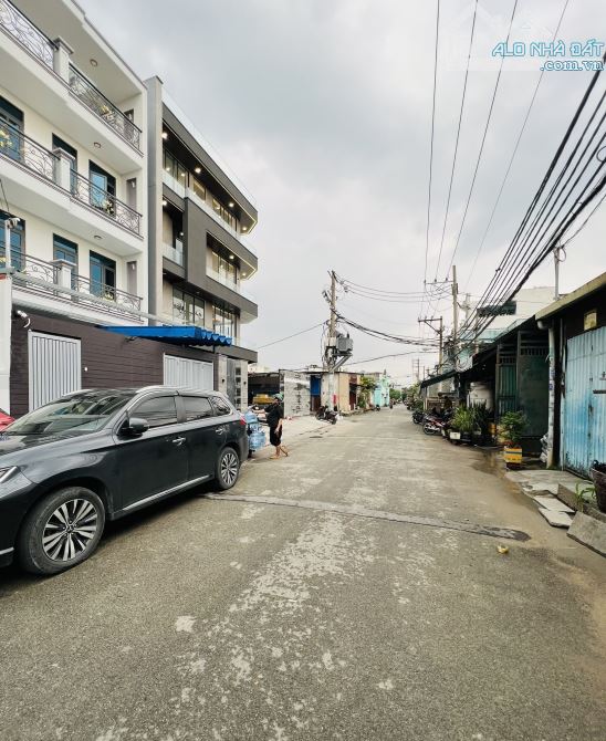 Bán Đất Tặng Nhà 2 Tầng Hương Lộ 2 Đường 20m 2 Sổ Riêng 8x20m Giá Tốt 10.5 Tỷ SHR - 1