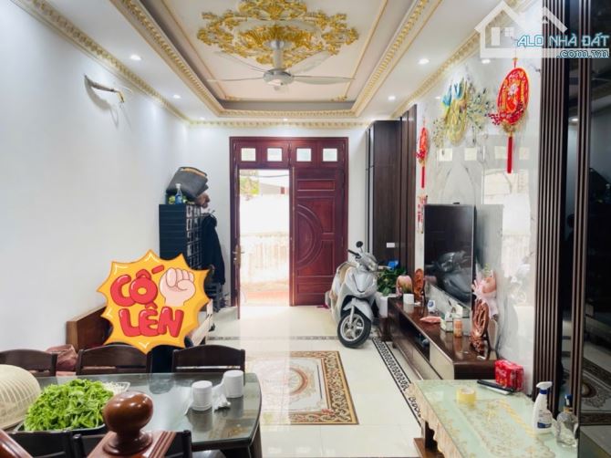 Cần bán gấp căn nhà tại Thạch Bàn - Long Biên - Ô tô nhỏ đỗ cửa, gần 20m ô tô tránh - 1