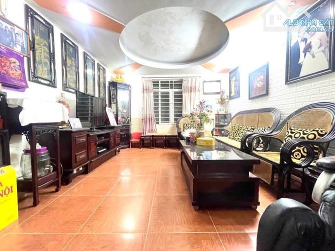 BÁN ĐẤT 37M² TẶNG NHÀ 2 TẦNG – PHỐ HOÀNG VĂN THÁI – MẶT NGÕ Ô TÔ TRÁNH – VỈA HÈ RỘNG – KD - 1