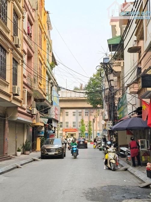 Bán nhà dân xây 5 tầng tại Quang Trung, Hà Đông, 35m2, ô tô đỗ cửa, gần ga tàu điện - 1