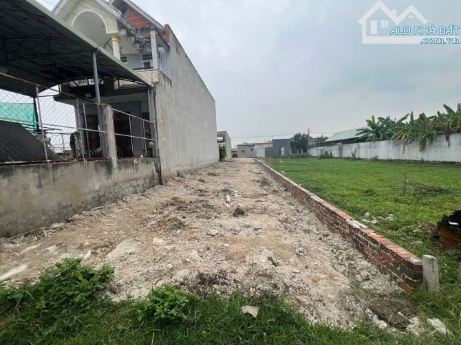 Bán đất Mỹ Hạnh Nam, 1 sẹc Tỉnh Lộ 824 vào 200m, 132m2 thổ cư Sổ Riêng giá bán 1ty190tr - 1