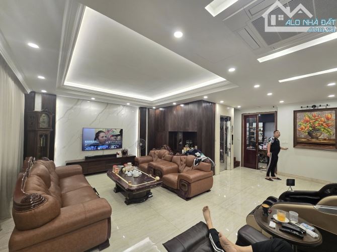 NHÀ ĐẸP LÔ GÓC, THANG MÁY,  2 MẶT NGÕ, ÔTÔ TRÁNH, NỘI THẤT CHÂU ÂU, CHỦ TẶNG LẠI HẾT. - 1