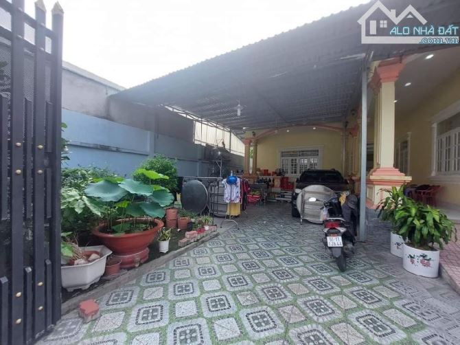 Bán Biệt thự ngay trung tâm thị trấn Củ Chi - 420m2 - đường 10m view công viên - 1