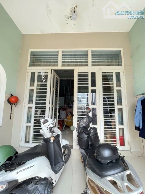 BÁN NHÀ 2MT GẦN VINCOM LÊ VĂN VIỆT, ĐÌNH PHONG PHÚ, HẺM THÔNG XE HƠI TỚI NHÀ, 2 TẦNG BTCT - 1