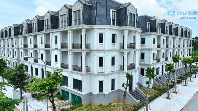 BÁN GẤP LIỀN KỀ SHOPHOUSE ĐƯỜNG PHẠM VĂN ĐỒNG, XUÂN ĐỈNH 156M2 X 5 TẦNG LÔ GÓC - 1