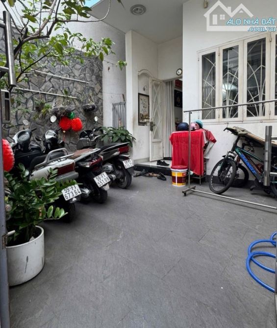 HXH - HOÀNG HOA THÁM - PHÚ NHUẬN - NHÀ 3 TẦNG - 67M2 - NGANG 4.1M - CHỈ NHỈNH 8T TL - 1