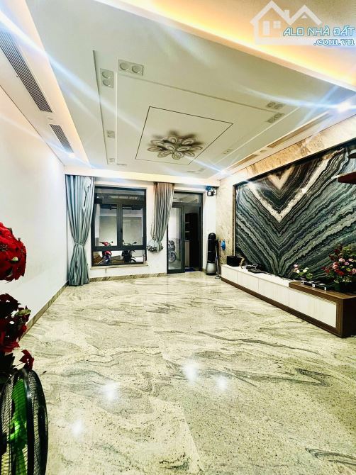 🏠🏠 BIỆT THỰ SIÊU ĐẸP - TÂN PHÚ GIÁP TÂN BÌNH 4 TẦNG ĐẸP FULL NỘI THẤT (5m x 28m) 6PN - 1