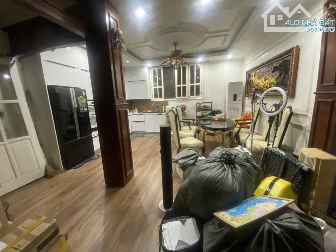 Cần bán gấp nhà phân lô phố Hoàng Quốc Việt 64m2, 4T, 2 mặt ngõ, ô tô, giá tốt - 1