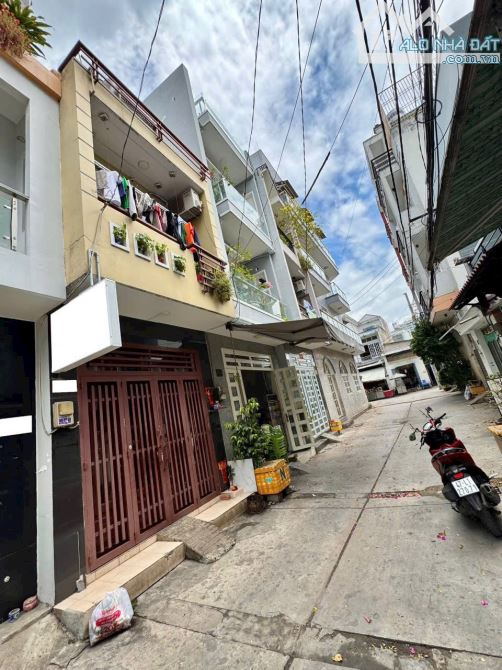 ✨ 33M2 (Ngang 3.3M x Dài 10M) 1 Trệt 1 Lầu BTCT (2PN) HẺM XE HƠI 6M thông tứ tung - 3.8 TỶ - 2