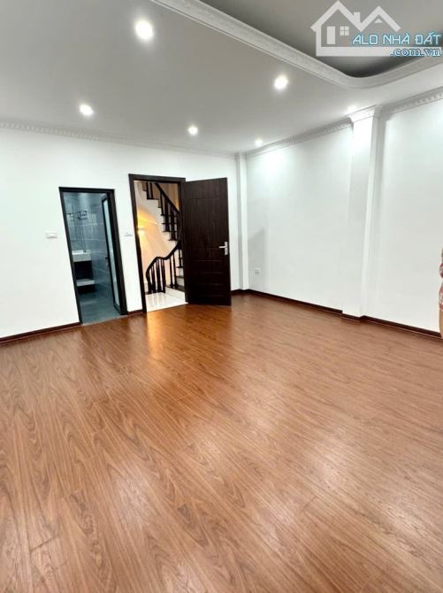 6 THANG MÁY- Ô TÔ QUA NHÀ - GẦN PHỐ - NGÕ THÔNG - NỘI THẤT VIP - GIÁ 8.1 tỷ. - 2