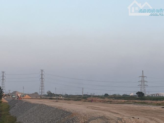 Đường 8m, 2 mặt tiền chia nhiều lô. Bán 1300m giáp Văn Giang, cạnh dự án Sungroup và VĐ4 - 2