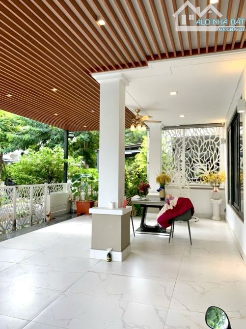 Bán biệt thự lô góc, Phước Kiển, NB. 192m2 - Ngang 10m, full tiện ích. - 2