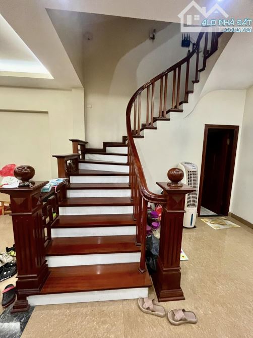 BÁN NHÀ LẠC TRUNG, HAI BÀ TRƯNG, PHÂN LÔ HIẾM, VỈA HÈ ÔTÔ TRÁNH, GARA, 90M2X4T - MT 8M. - 2
