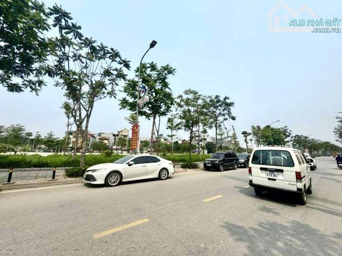 Đất đấu giá TDC Long Biên, Trần Đăng Khoa, Vỉa hè oto tránh, DT 135m2 - MT 7.5m - 2