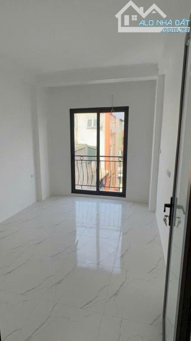 Chỉ 4.6 Tỷ, giá cực tốt: 24m2,4T, Hưng phúc, Hoàng Mai, sát ô tô - 2