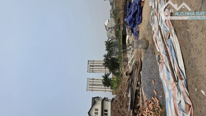 B.Á.N NHÀ SÁT TÂN TÂY ĐÔ, PHÂN LÔ,  Ô TÔ TRÁNH , GARA Ở SƯỚNG   100M2,  12 TỶ 5 - 2