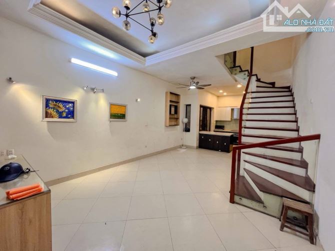 Bán nhà MP giá như ngõ, Cù Chính Lan, KD vỉa hè rộng, DT 45m2, MT 4,5m, 19,2 tỷ - 2