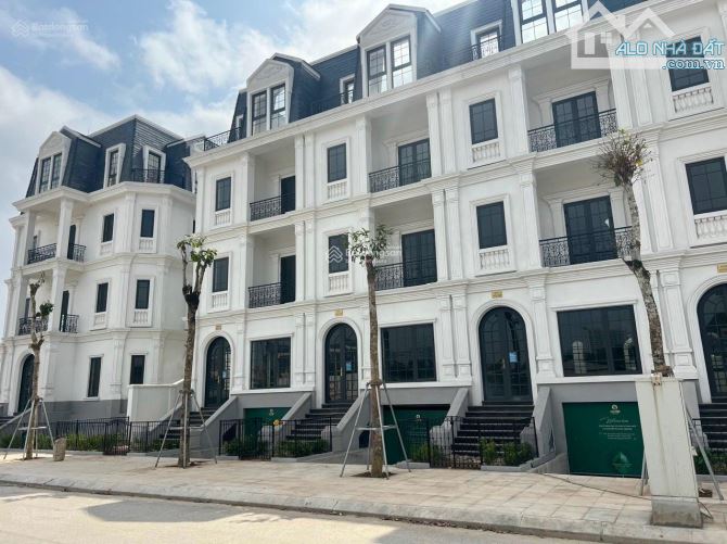 BÁN GẤP LIỀN KỀ SHOPHOUSE ĐƯỜNG PHẠM VĂN ĐỒNG, XUÂN ĐỈNH 156M2 X 5 TẦNG LÔ GÓC - 2