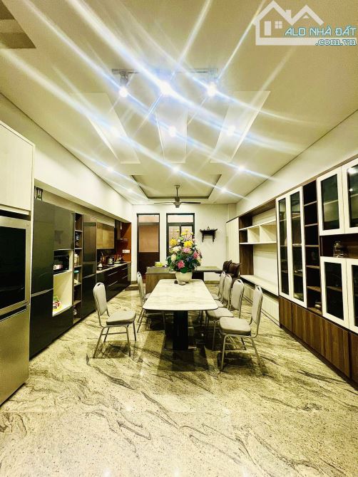 🏠🏠 BIỆT THỰ SIÊU ĐẸP - TÂN PHÚ GIÁP TÂN BÌNH 4 TẦNG ĐẸP FULL NỘI THẤT (5m x 28m) 6PN - 2