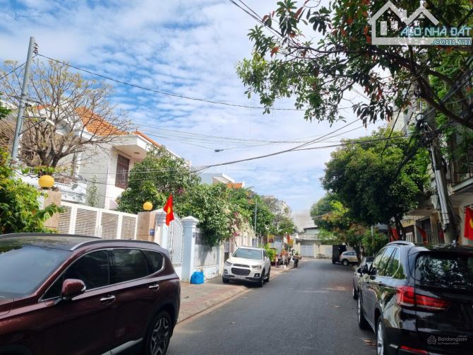CẦN BÁN GẤP BIỆT THỰ 608M2 TRUNG TÂM PHƯỜNG 3 VŨNG TÀU GIÁ CHỈ 62,5 TRIỆU/M2 ĐƯỜNG RỘNG - 2