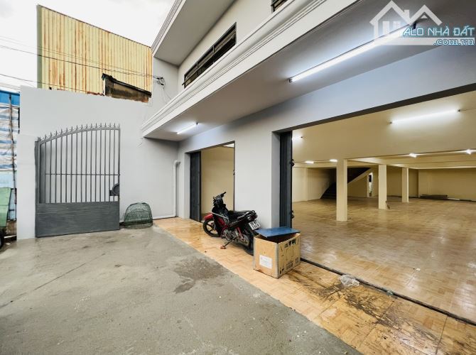 Bán Đất Tặng Nhà 2 Tầng Hương Lộ 2 Đường 20m 2 Sổ Riêng 8x20m Giá Tốt 10.5 Tỷ SHR - 3