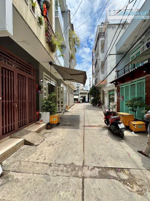 ✨ 33M2 (Ngang 3.3M x Dài 10M) 1 Trệt 1 Lầu BTCT (2PN) HẺM XE HƠI 6M thông tứ tung - 3.8 TỶ - 3