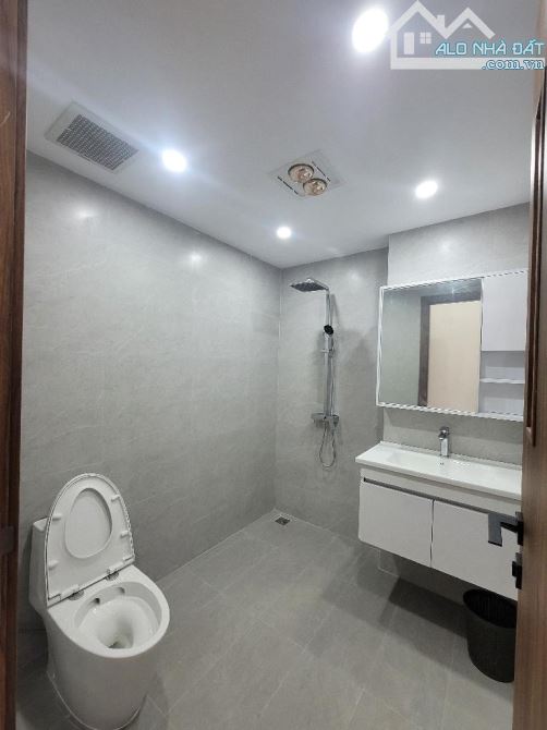 BÁN NHÀ LÔ GÓC 5 TẦNG NGUYỄN VĂN CỪ – VỊ TRÍ ĐẸP – GIÁ HƠN 5 TỎI , Ô TÔ ĐỖ CỬA - 3