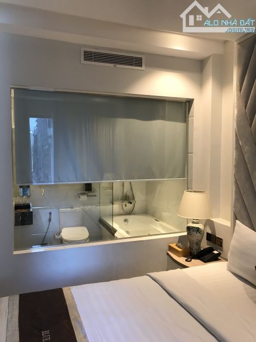 BÁN KHÁCH SẠN 65 PHÒNG- MT CHỢ BẾN THÀNH- DT: 290 M2- 1 HẦM+10 TẦNG- 299 TỶ - 3