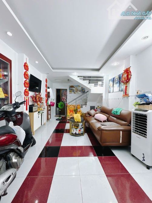 Bán nhà 2 tầng Bến Vân Đồn, gần cầu Nguyễn Văn Cừ giá 5.9 tỷ - 3