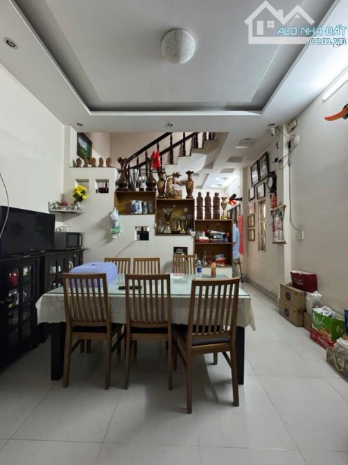 HXH - HOÀNG HOA THÁM - PHÚ NHUẬN - NHÀ 3 TẦNG - 67M2 - NGANG 4.1M - CHỈ NHỈNH 8T TL - 3