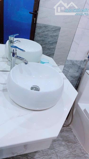 Cho thuê nhà nguyên căn Vũ Tông Phan - 34.5mx5 tầng - 3