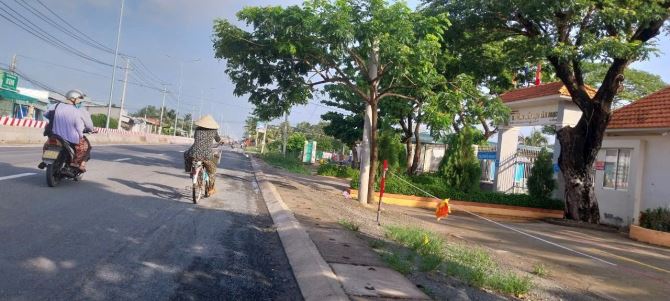 1085M2 ĐẤT  LÚA CÓ 239M2 THỔ CƯ CẶP BÊN ỦY BAN XÃ TÂN TRẠCH - 3