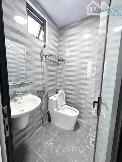 🏡 HOT :  NHÀ PHỐ GIÁ TỐT CHỈ HƠN 4 TỈ CÁCH KHU LIÊN HIỆP THỂ THAO ĐÀ LẠT CHỈ 20M - 4