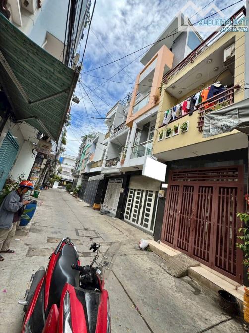 ✨ 33M2 (Ngang 3.3M x Dài 10M) 1 Trệt 1 Lầu BTCT (2PN) HẺM XE HƠI 6M thông tứ tung - 3.8 TỶ - 5